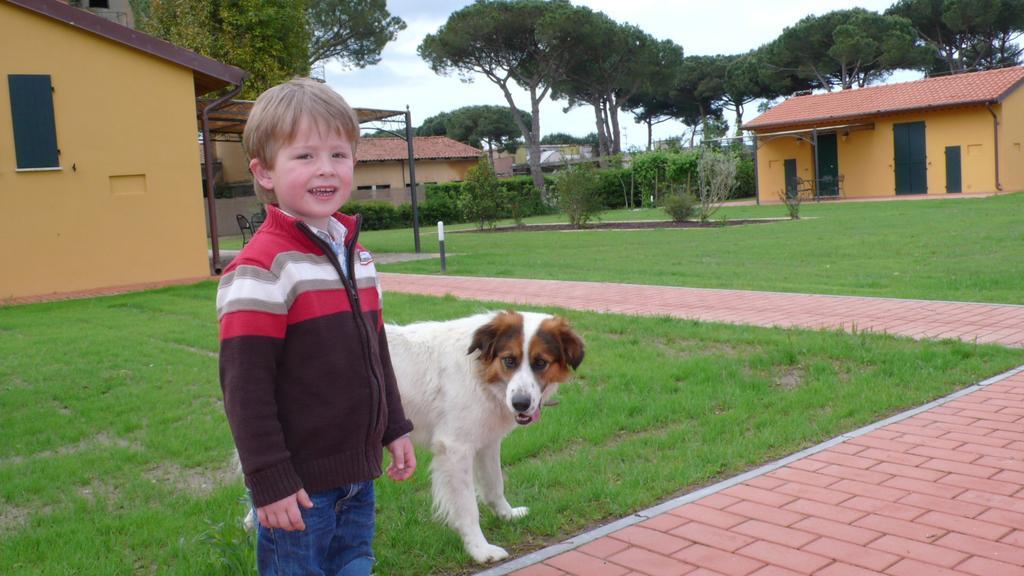 La Fattoria Di Tirrenia Aparthotel Eksteriør bilde