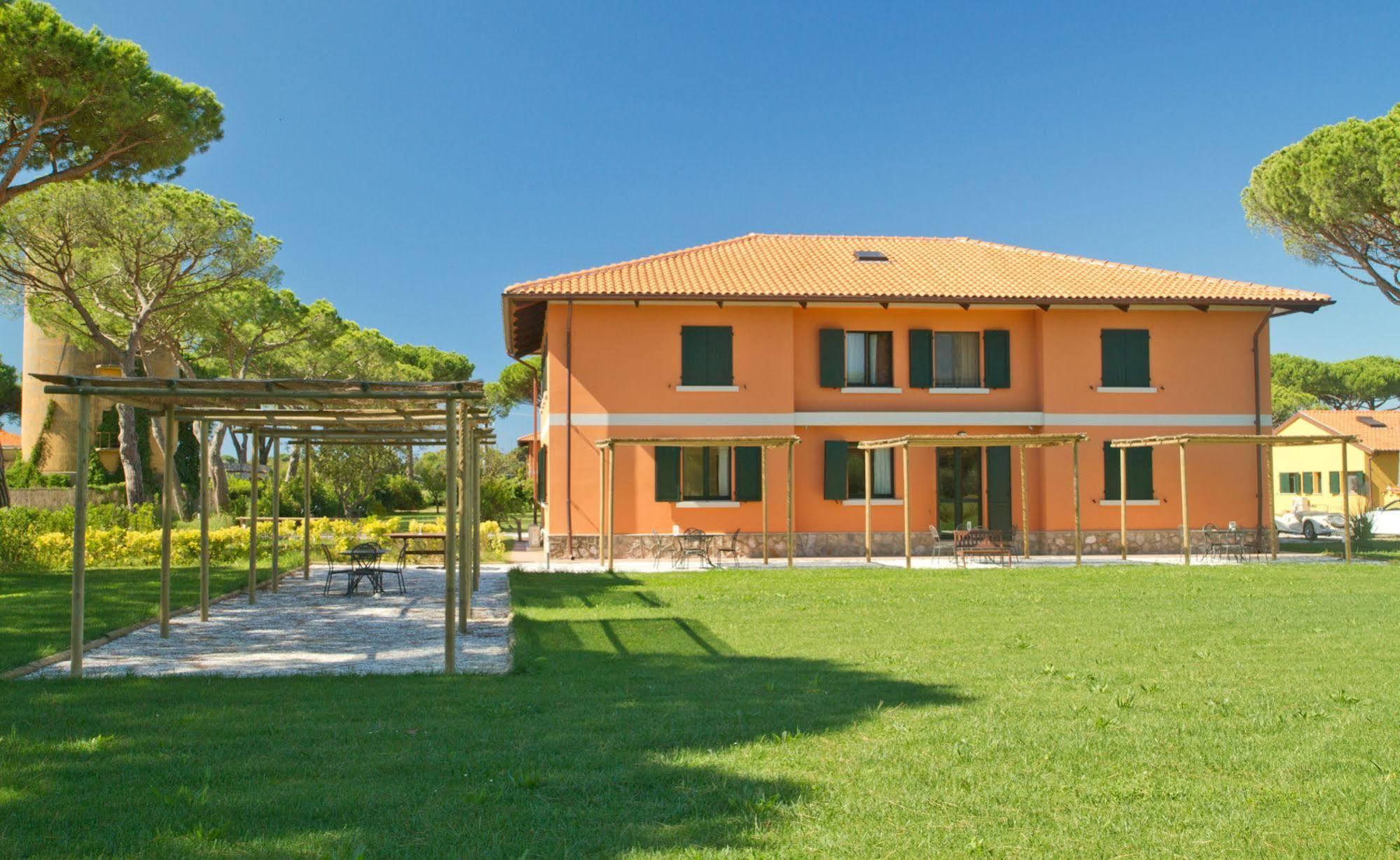 La Fattoria Di Tirrenia Aparthotel Eksteriør bilde