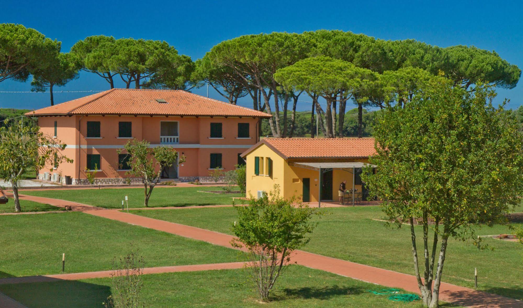 La Fattoria Di Tirrenia Aparthotel Eksteriør bilde